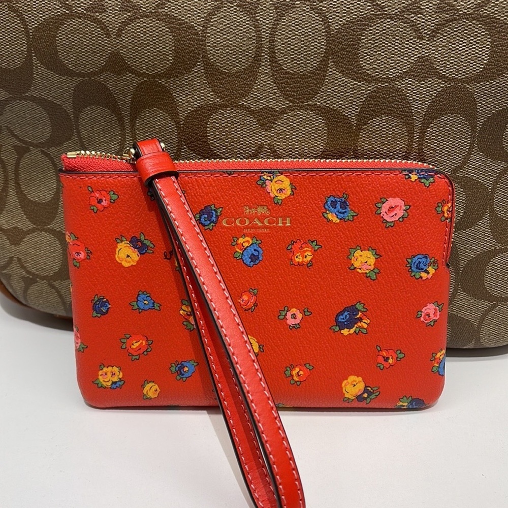 Coach Corner Zip Wristlet With Mini Vintage Rose Print
IM/Miami Red Multi - Picture 16 of 16